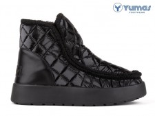 YUMAS. WOMEN'S COMFORT BOOTS VERY COMFORTABLE AND WARM.